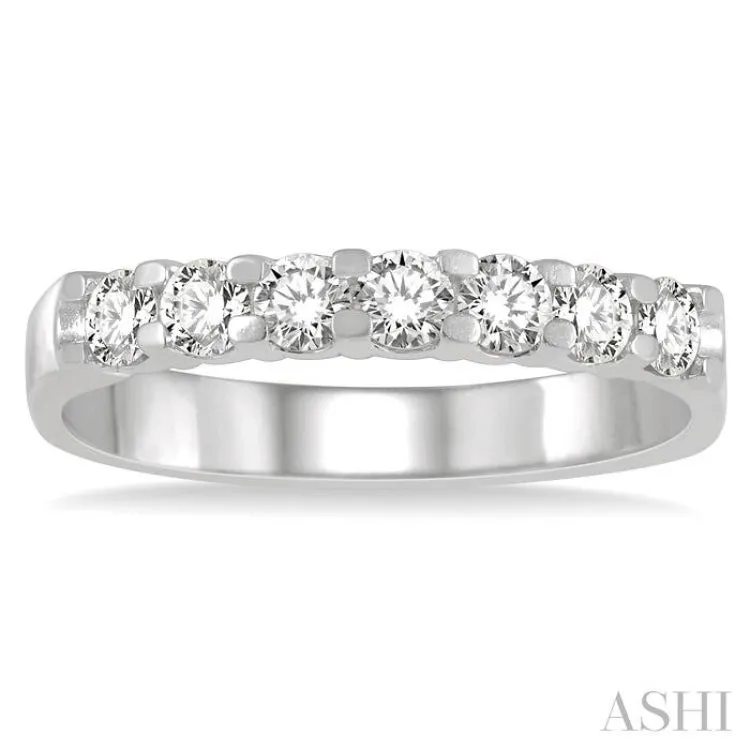 1/2 ctw 7 Stone Round Cut Diamond Wedding Band in Platinum