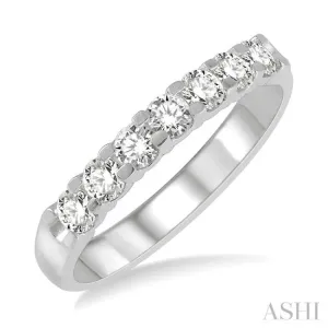 1/2 ctw 7 Stone Round Cut Diamond Wedding Band in Platinum