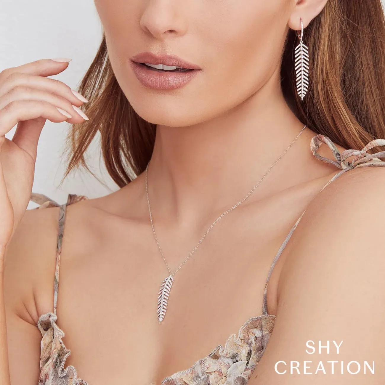 14K White Gold 0.29ct Diamond Feather Necklace