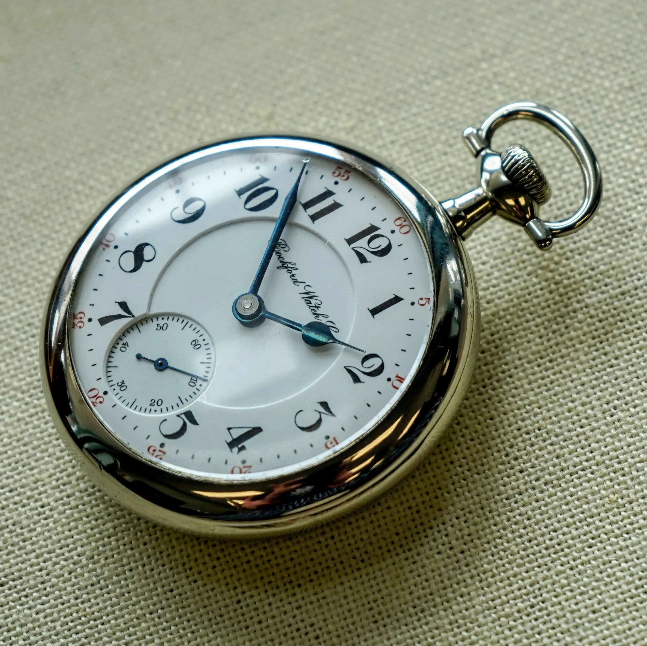 1910 ROCKFORD Watch Co. Pocket Watch 18s Grade 935 Lever Set 17 Jewels - Openface Display Back