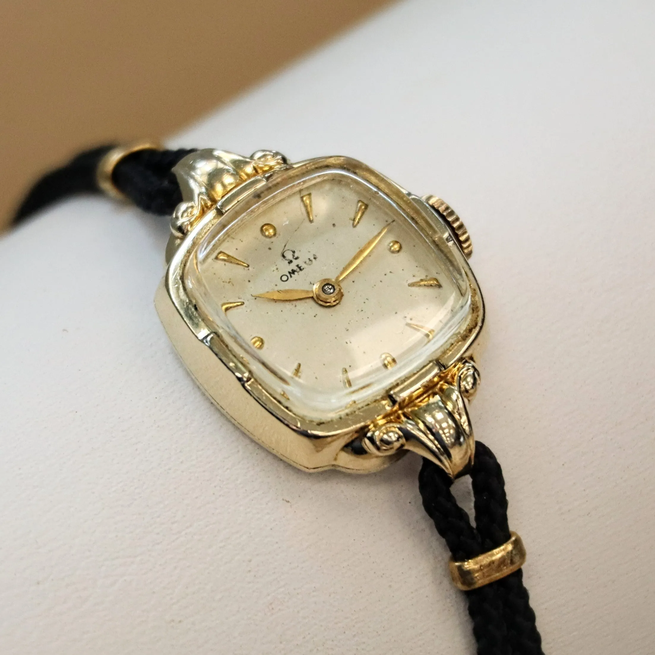 1944 OMEGA Ladies Cocktail Wristwatch 17 Jewels Cal. R13.5 Vintage Watch 14K GF