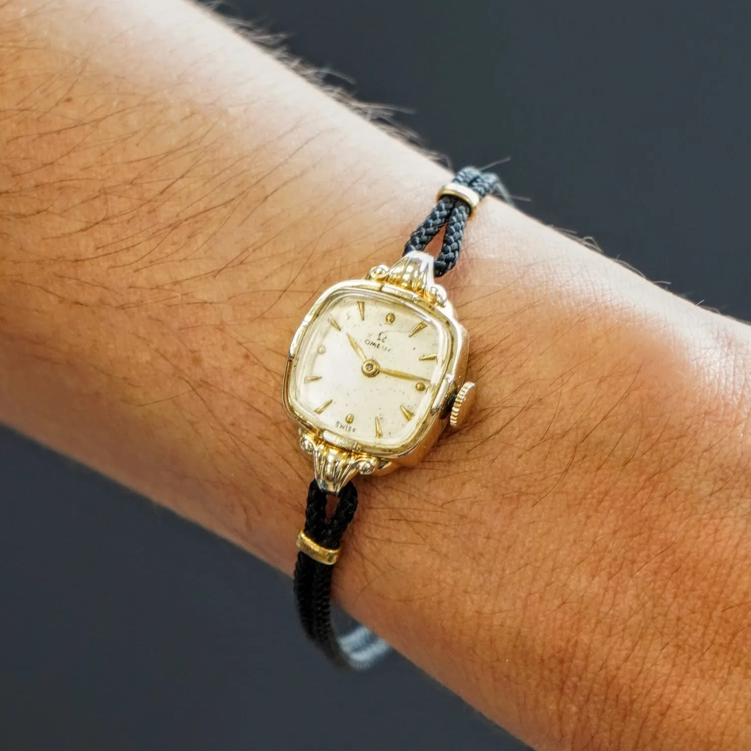 1944 OMEGA Ladies Cocktail Wristwatch 17 Jewels Cal. R13.5 Vintage Watch 14K GF