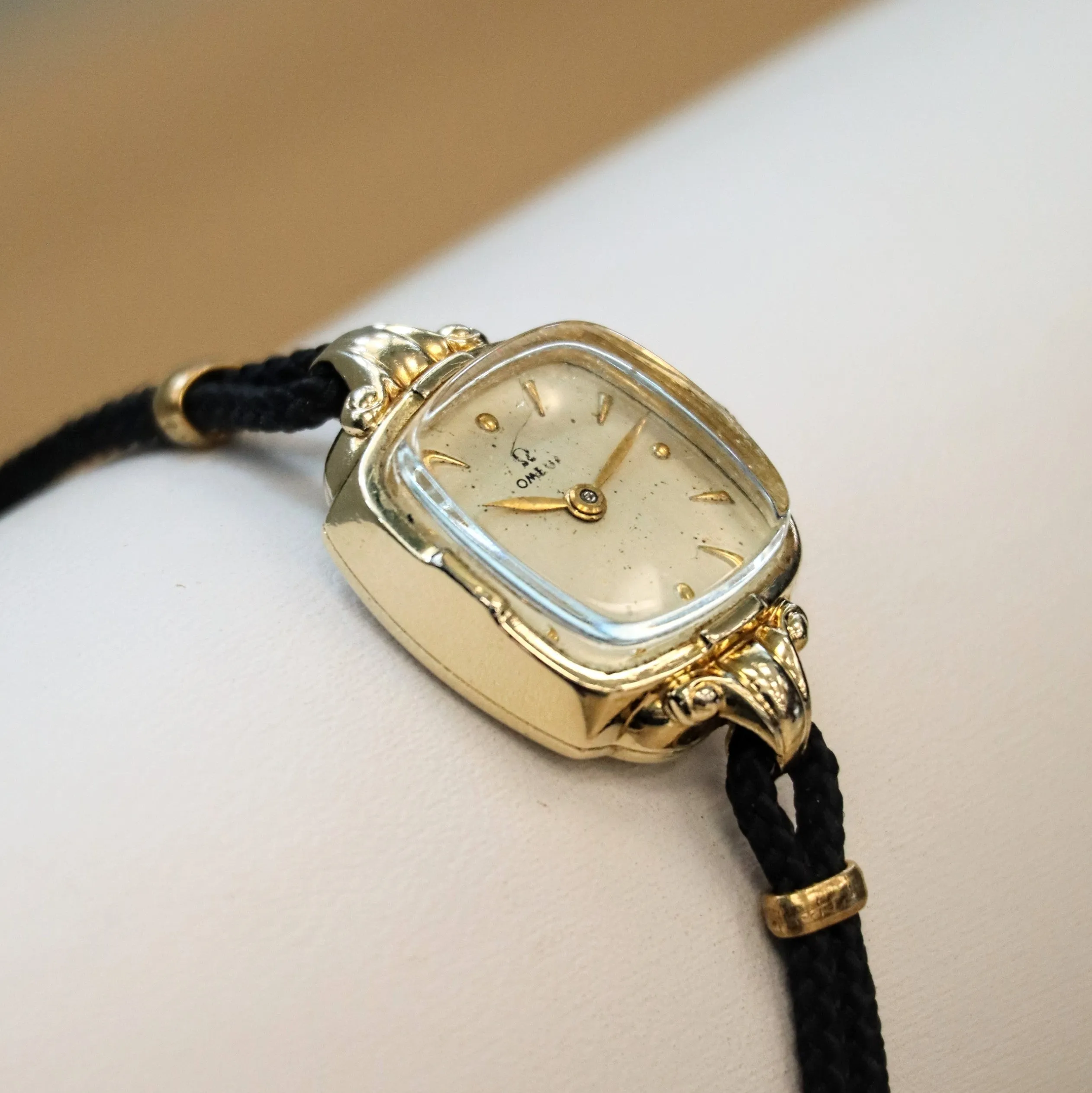1944 OMEGA Ladies Cocktail Wristwatch 17 Jewels Cal. R13.5 Vintage Watch 14K GF