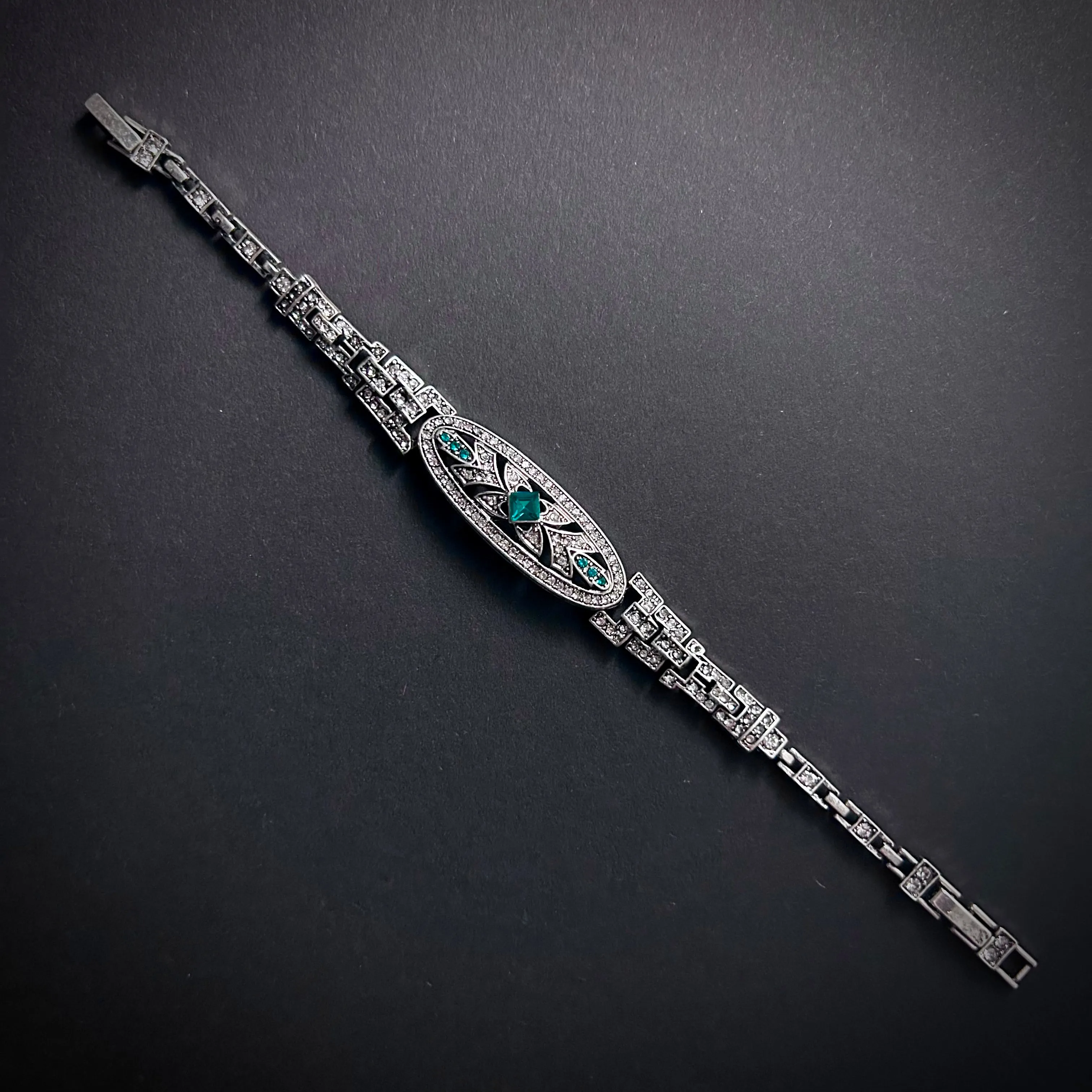 Art Deco Jewerly Set in Silver, Emerald & Rhinestones