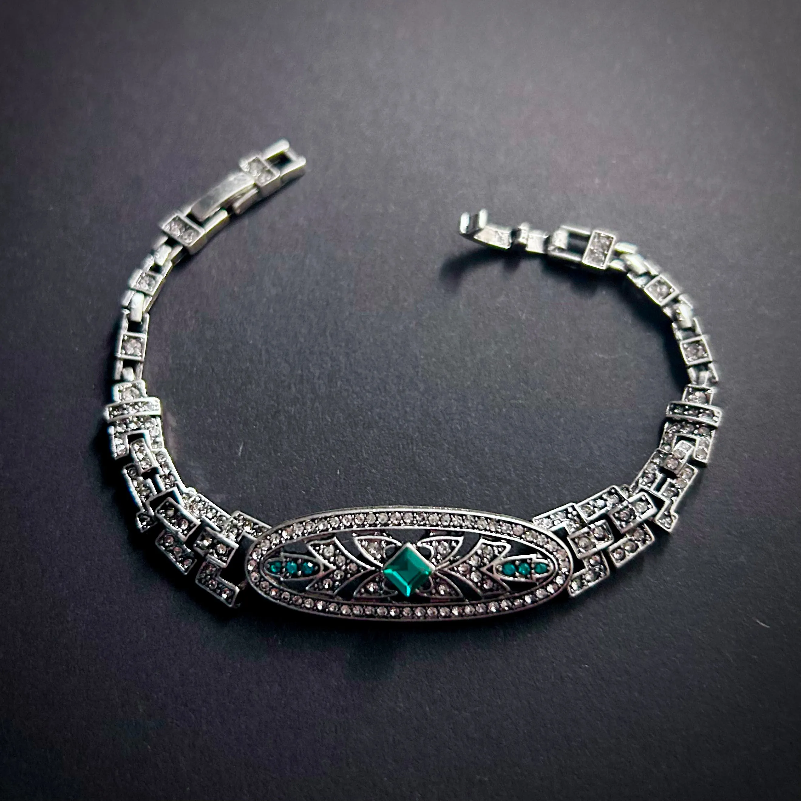 Art Deco Jewerly Set in Silver, Emerald & Rhinestones