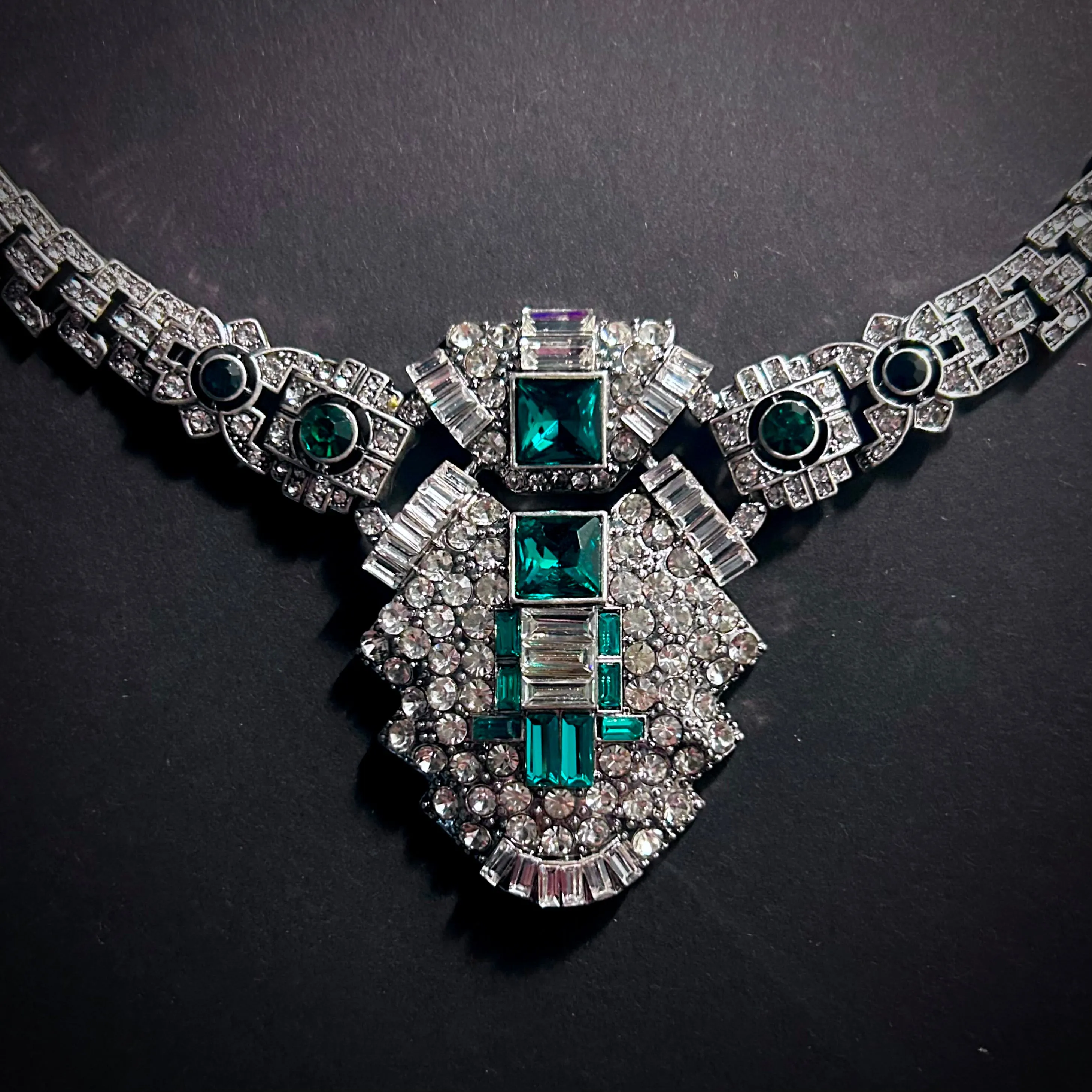 Art Deco Jewerly Set in Silver, Emerald & Rhinestones