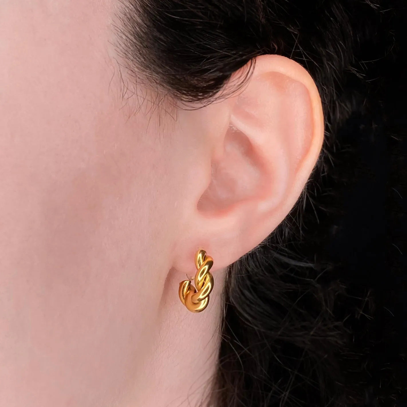 CHUNKY TWIST HUGGIE HOOP CLIP-ON EARRINGS IN GOLD
