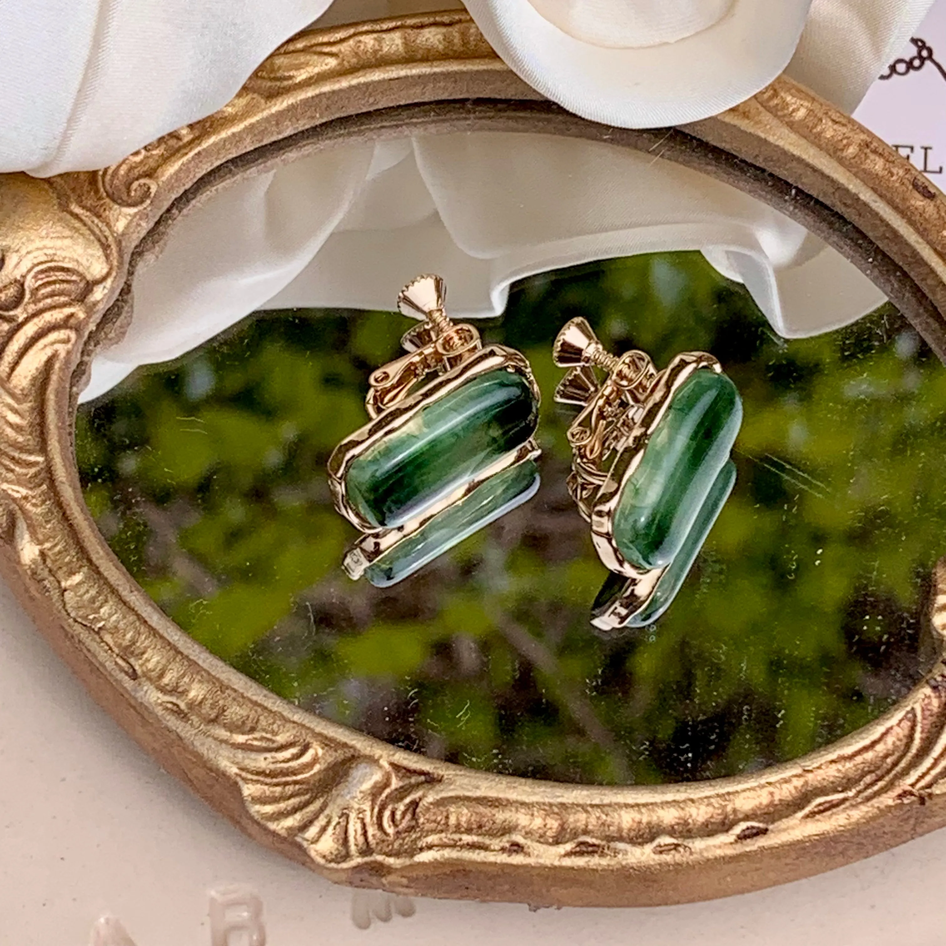 [Clip on] Charlotte's Big Stone Retro Style Gold Rim earrings
