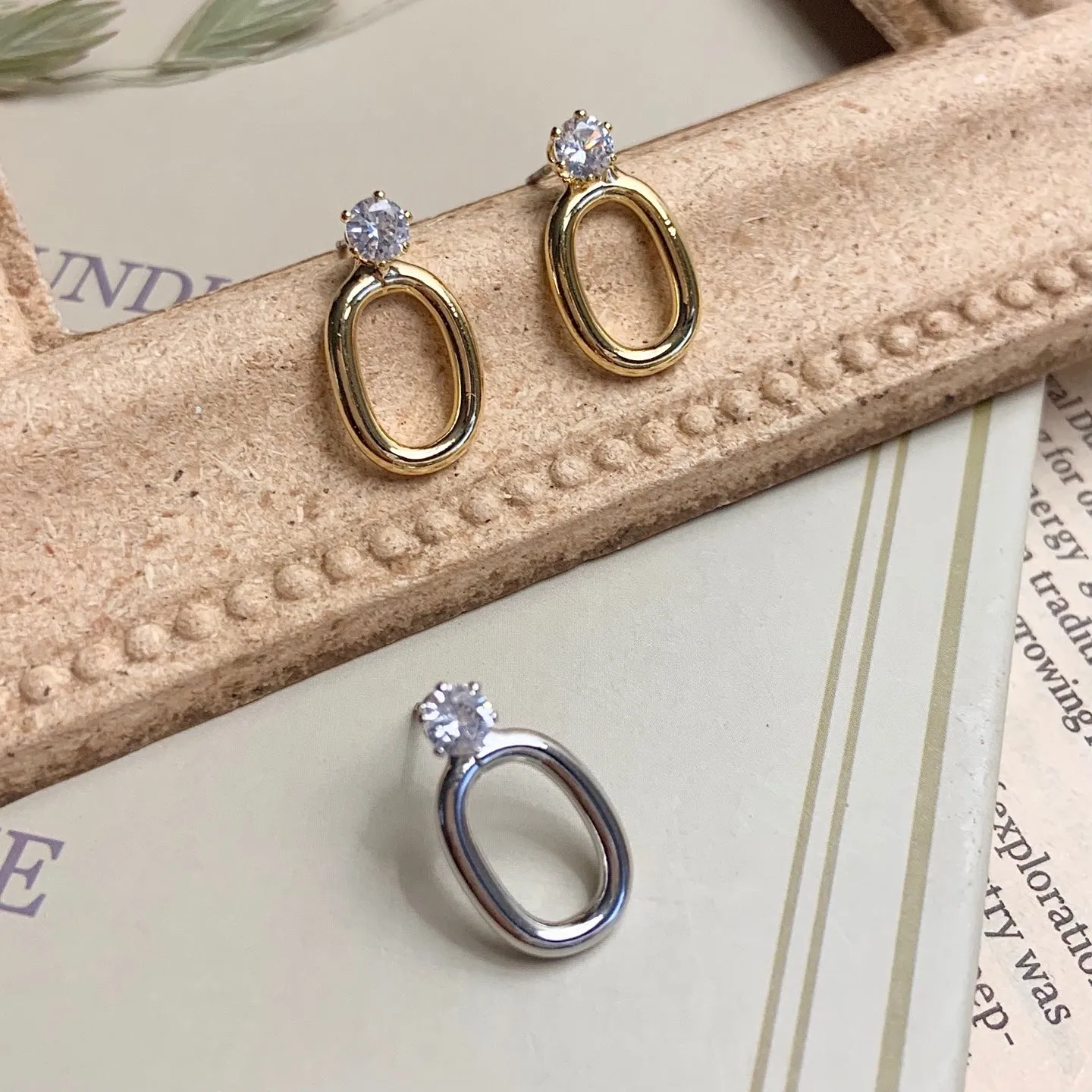 [Clip on] Cubic and Gold Silver Oval Stud Clip on Earrings