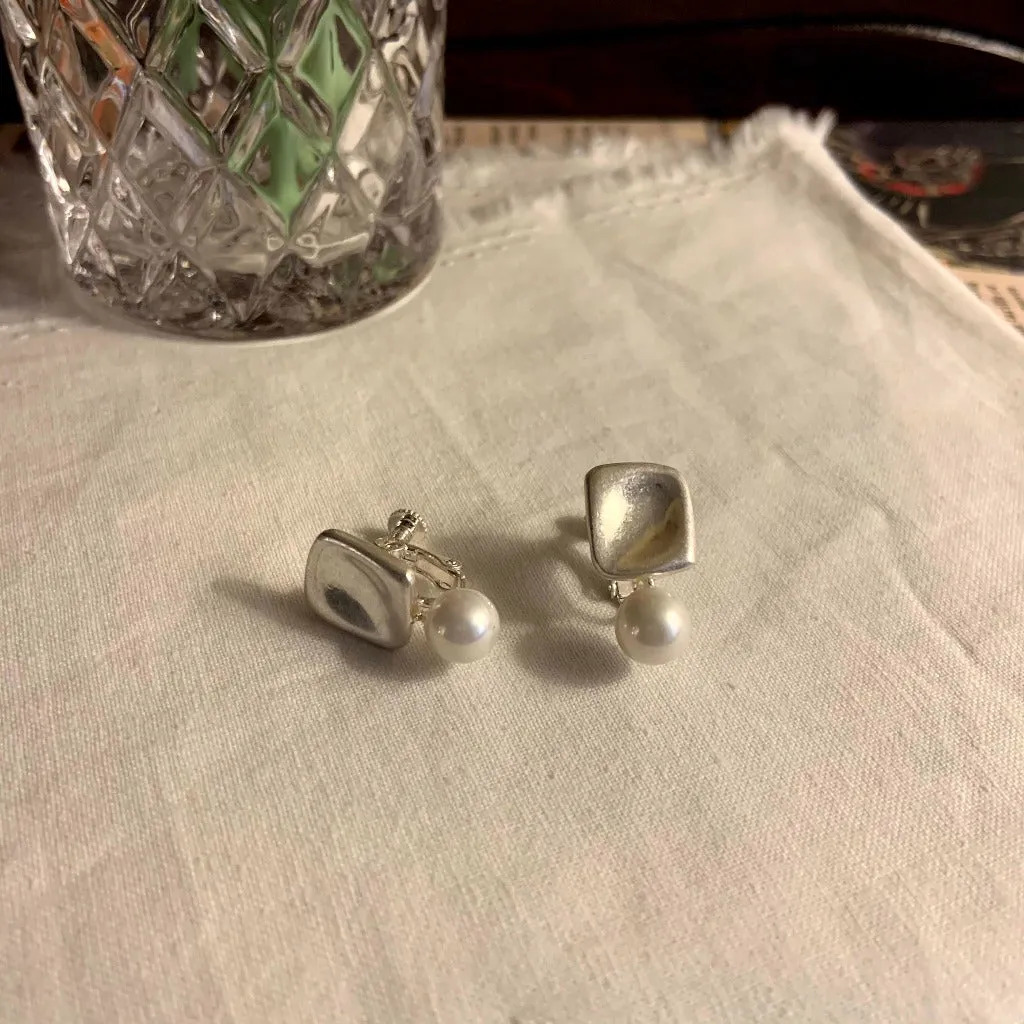 [Clip on] Square and Pearl Drop earrings