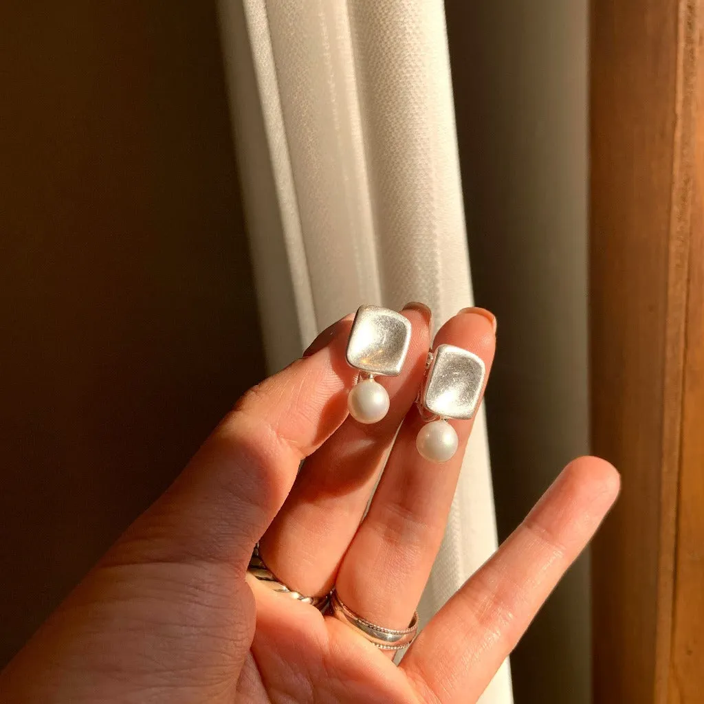 [Clip on] Square and Pearl Drop earrings
