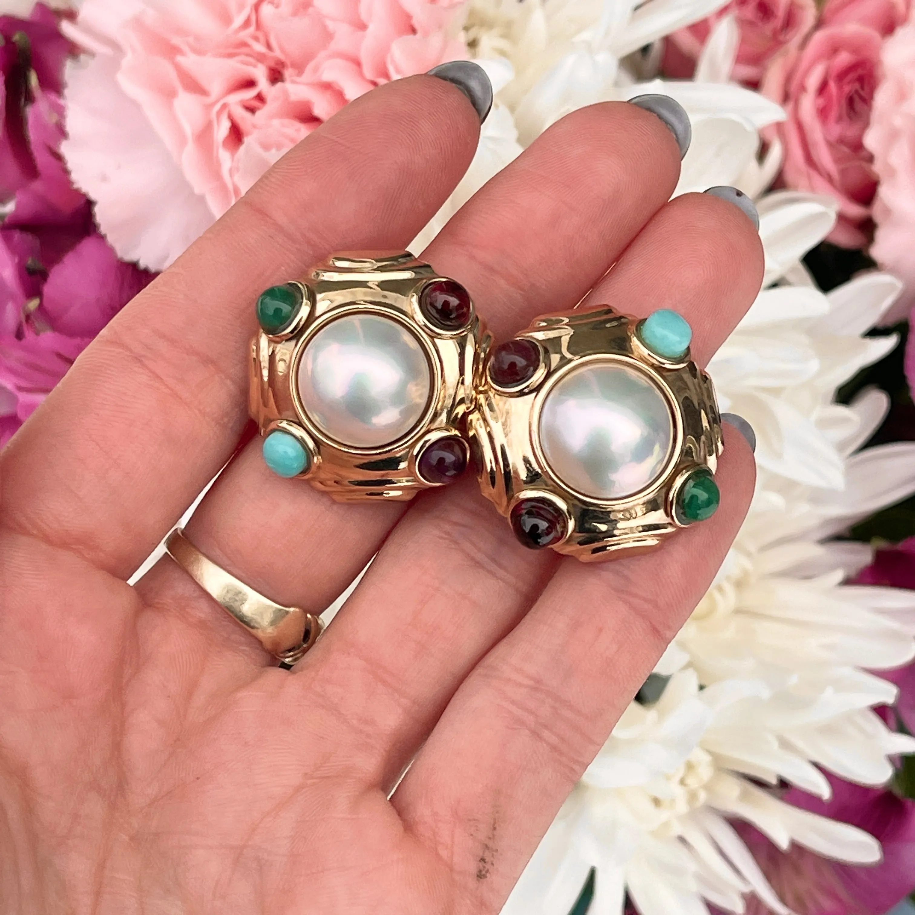 Estate 14KT Yellow Gold White Mabe Pearl   Cabochon Gemstone Omega Back Clip On Earrings
