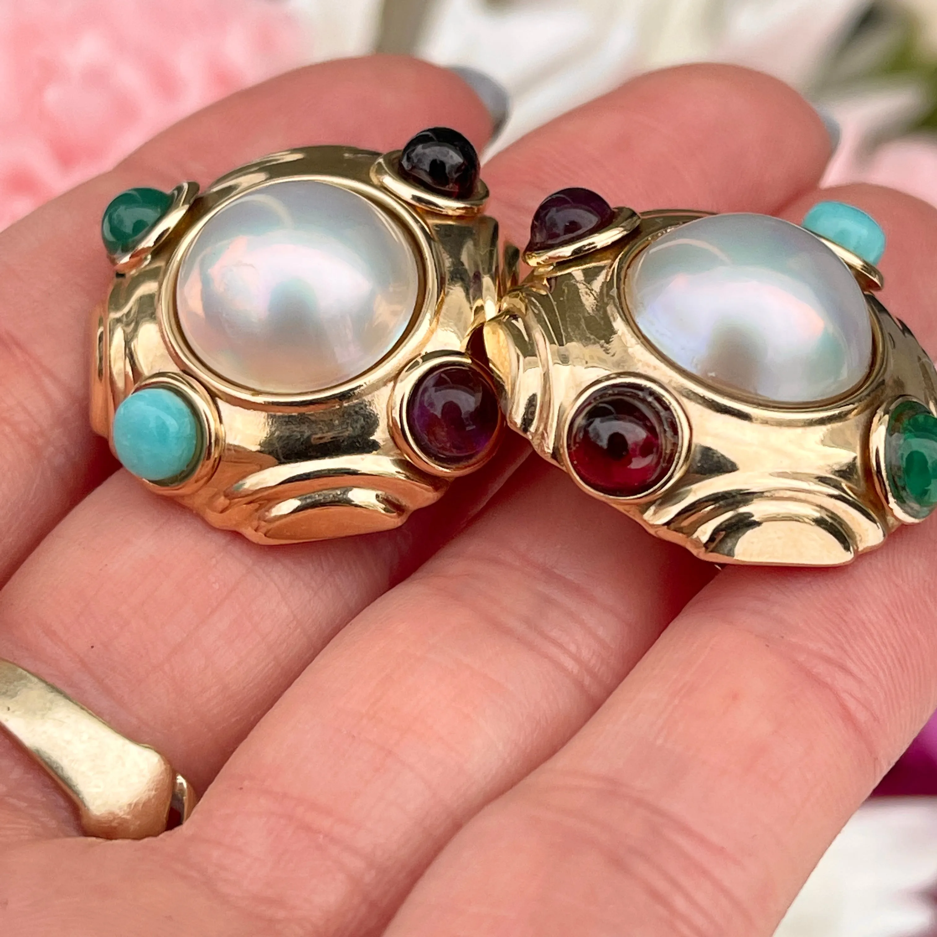 Estate 14KT Yellow Gold White Mabe Pearl   Cabochon Gemstone Omega Back Clip On Earrings