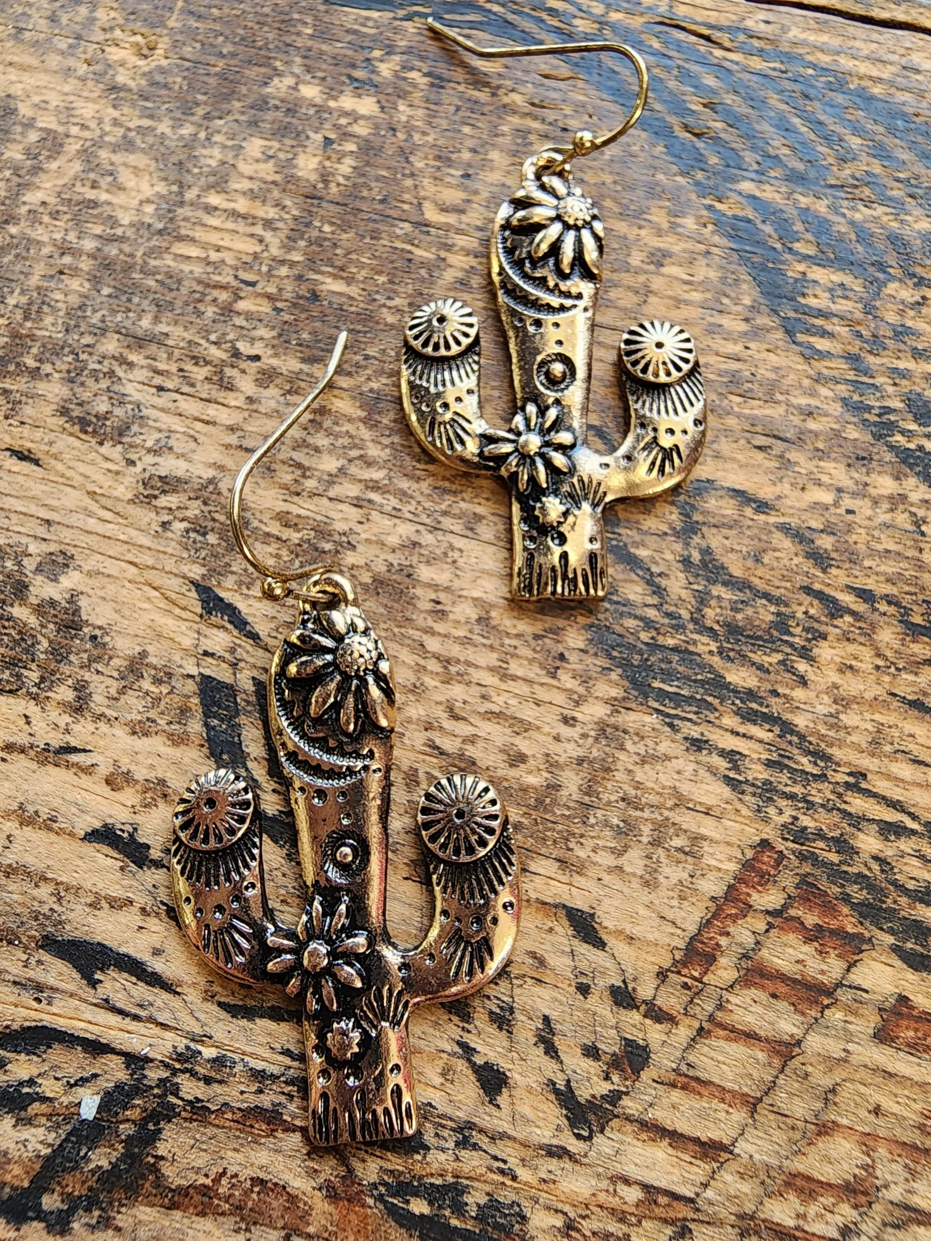 Floral stamped cactus earring *