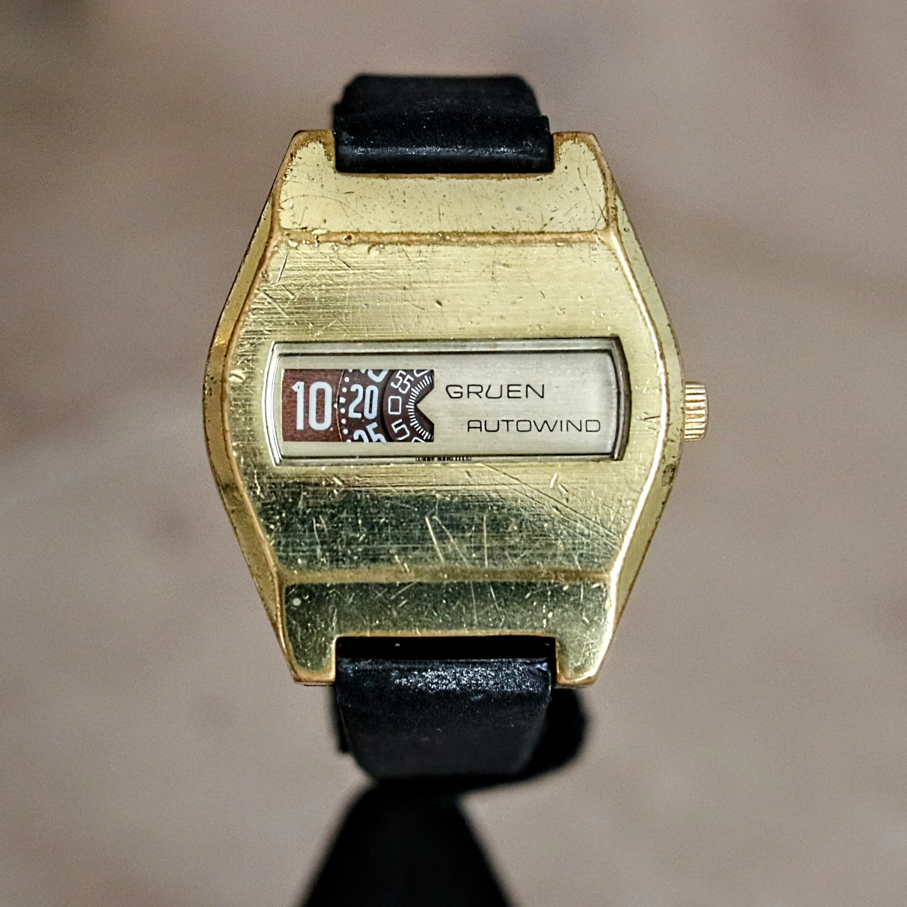 GRUEN Autowind Wristwatch Jump Hour 17 Jewels Cal. 156D Vintage Digital Watch