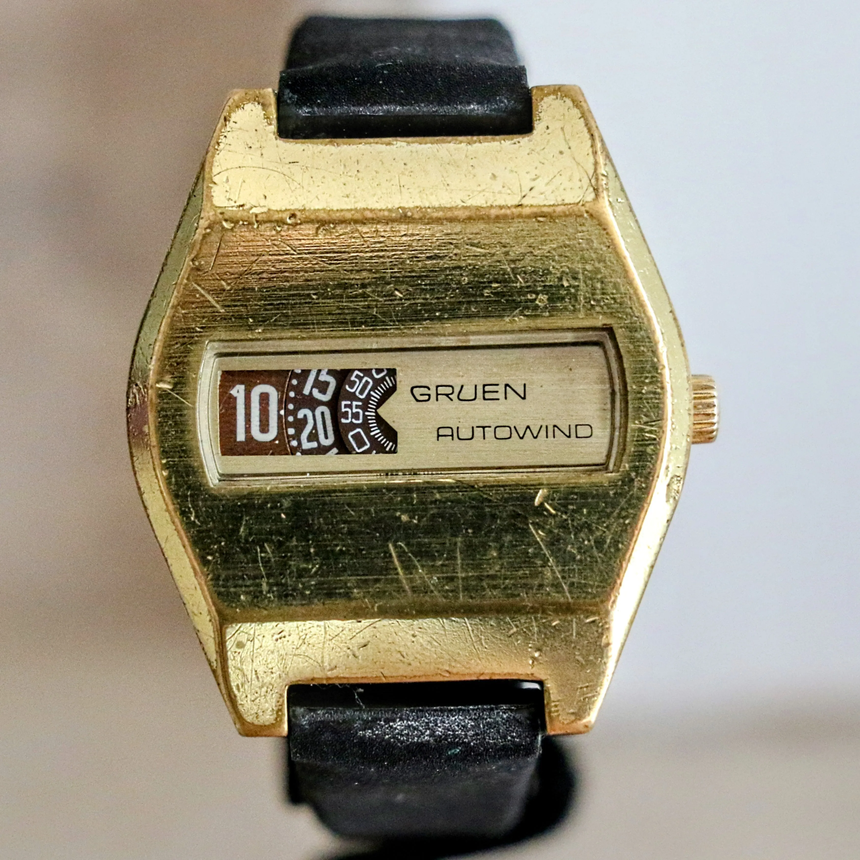 GRUEN Autowind Wristwatch Jump Hour 17 Jewels Cal. 156D Vintage Digital Watch
