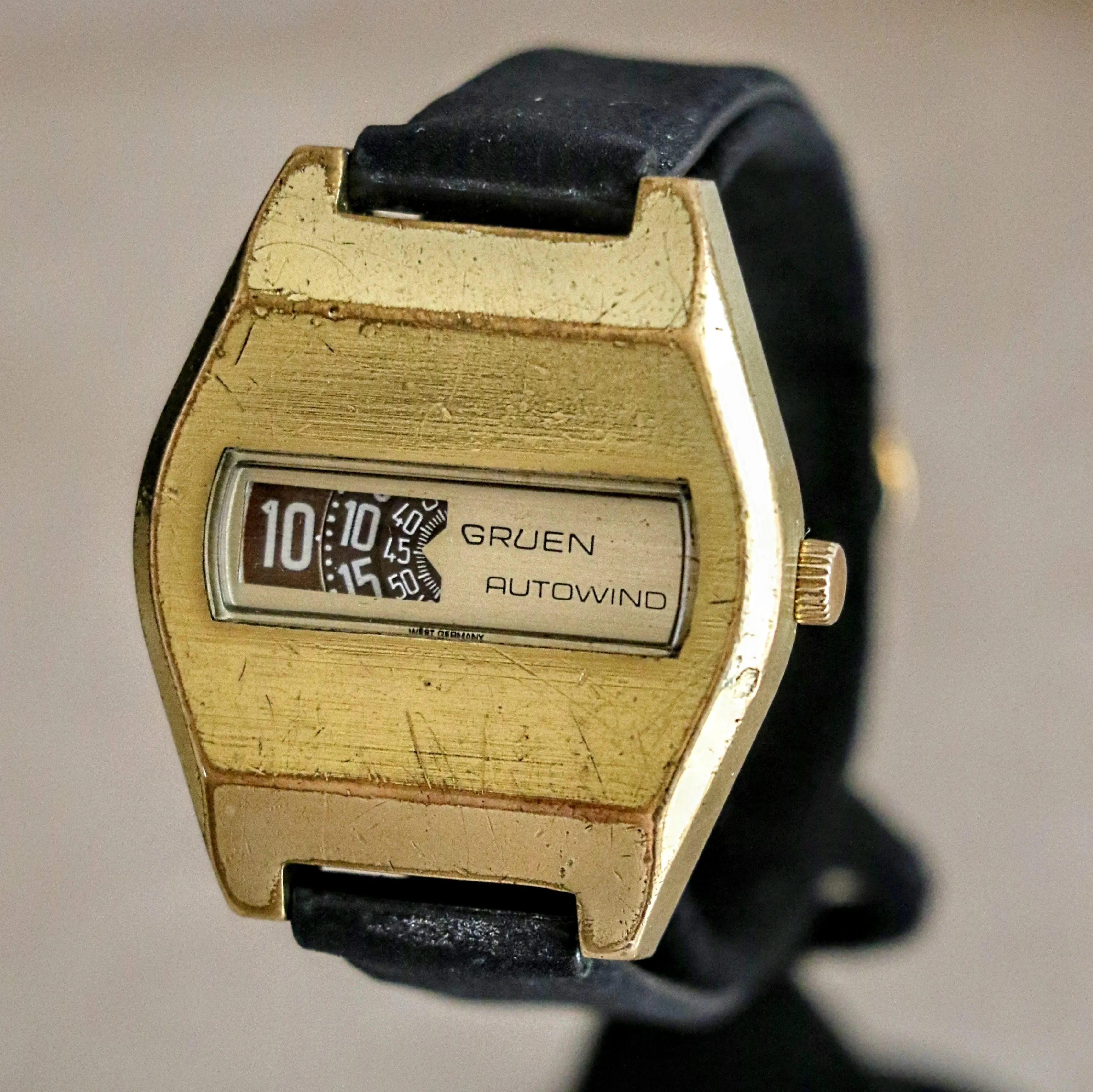 GRUEN Autowind Wristwatch Jump Hour 17 Jewels Cal. 156D Vintage Digital Watch