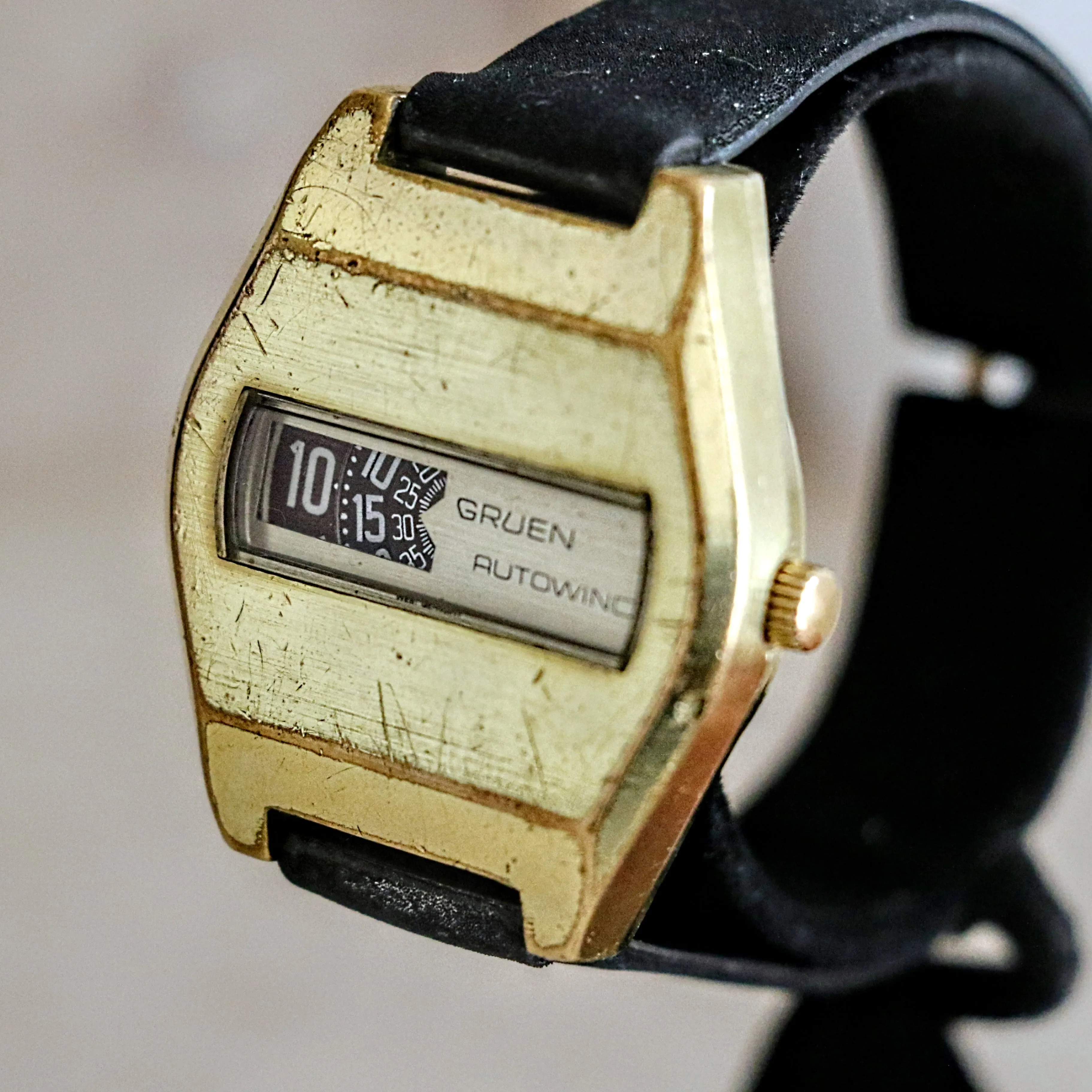 GRUEN Autowind Wristwatch Jump Hour 17 Jewels Cal. 156D Vintage Digital Watch