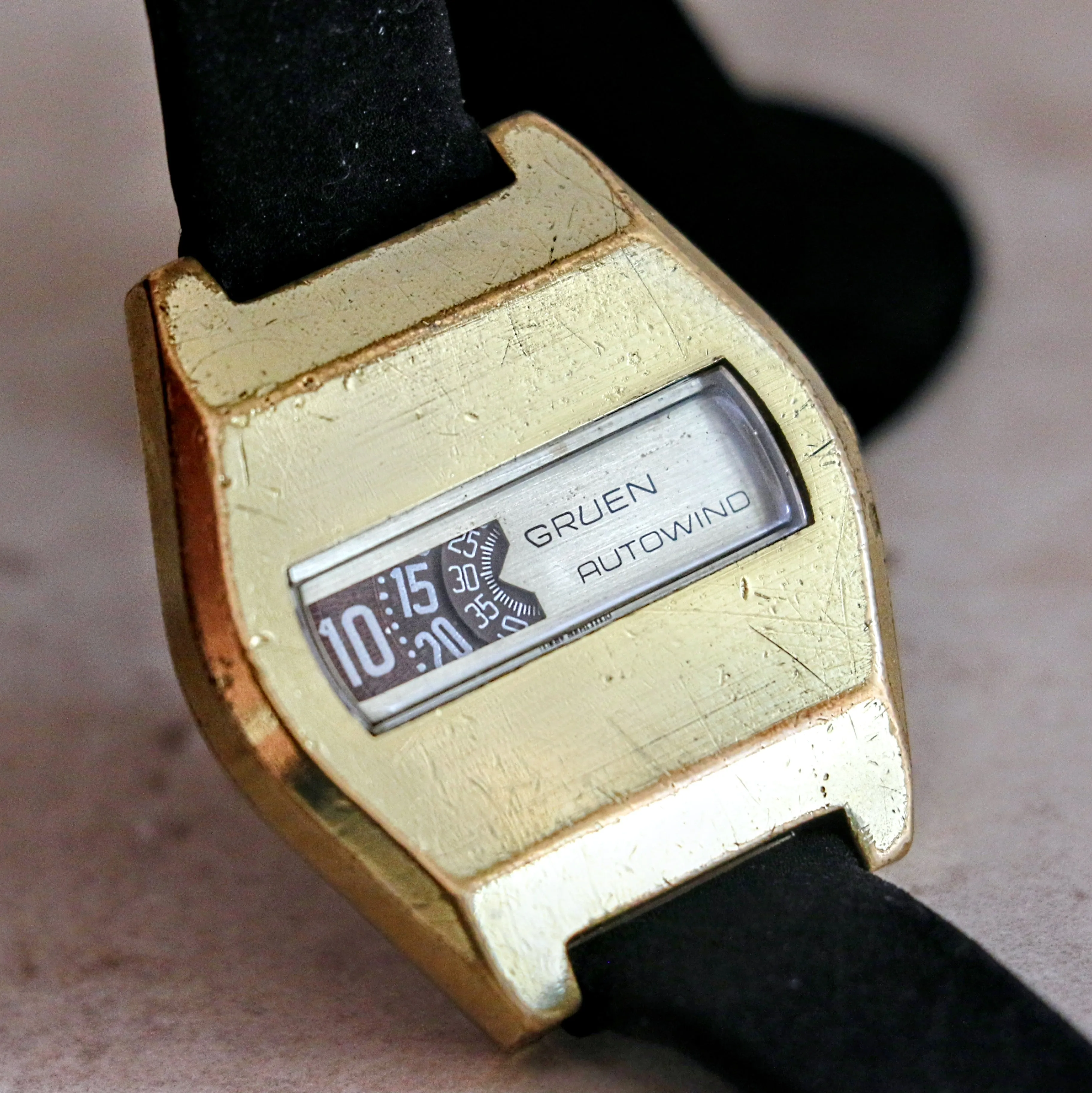 GRUEN Autowind Wristwatch Jump Hour 17 Jewels Cal. 156D Vintage Digital Watch
