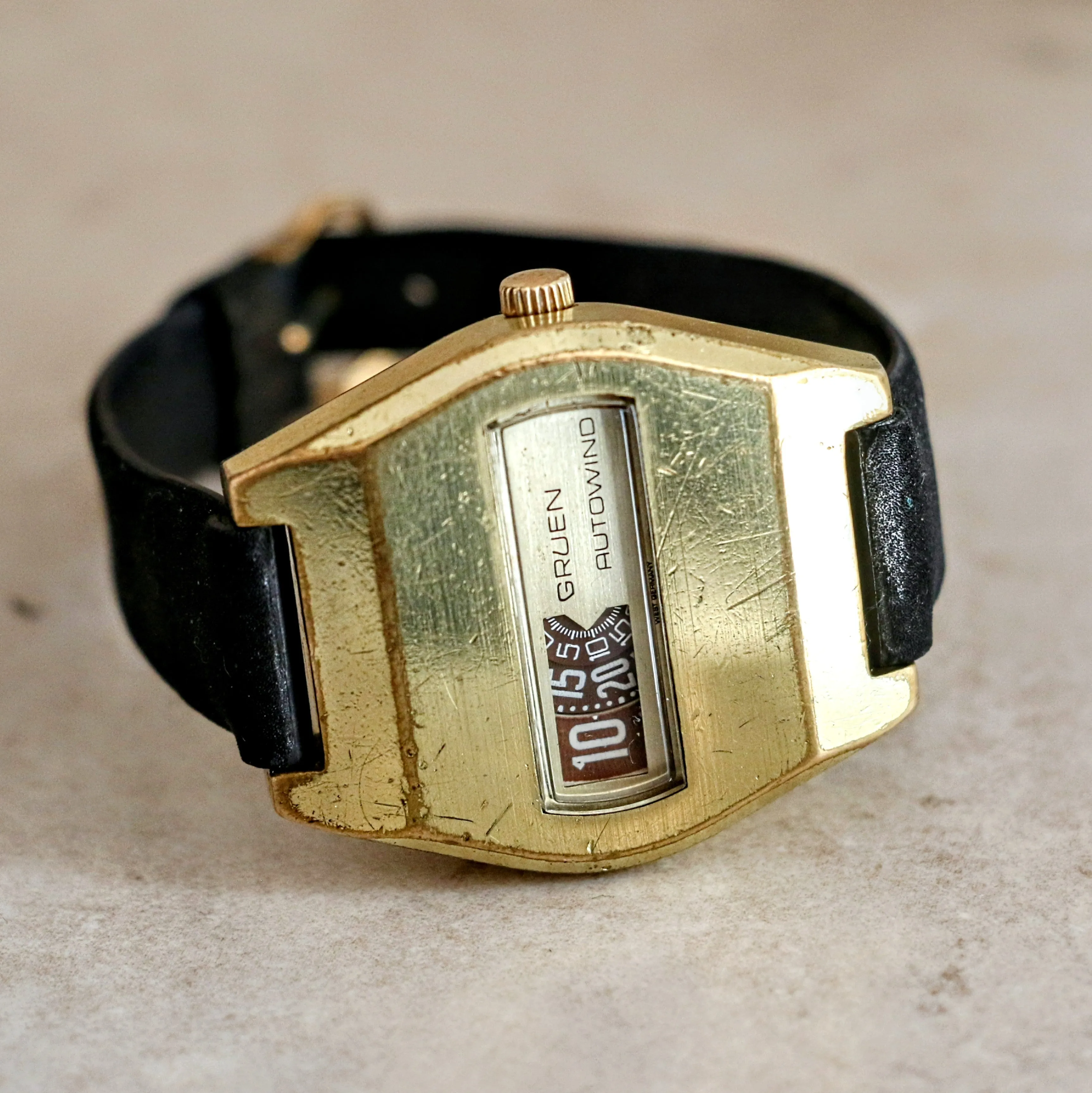 GRUEN Autowind Wristwatch Jump Hour 17 Jewels Cal. 156D Vintage Digital Watch