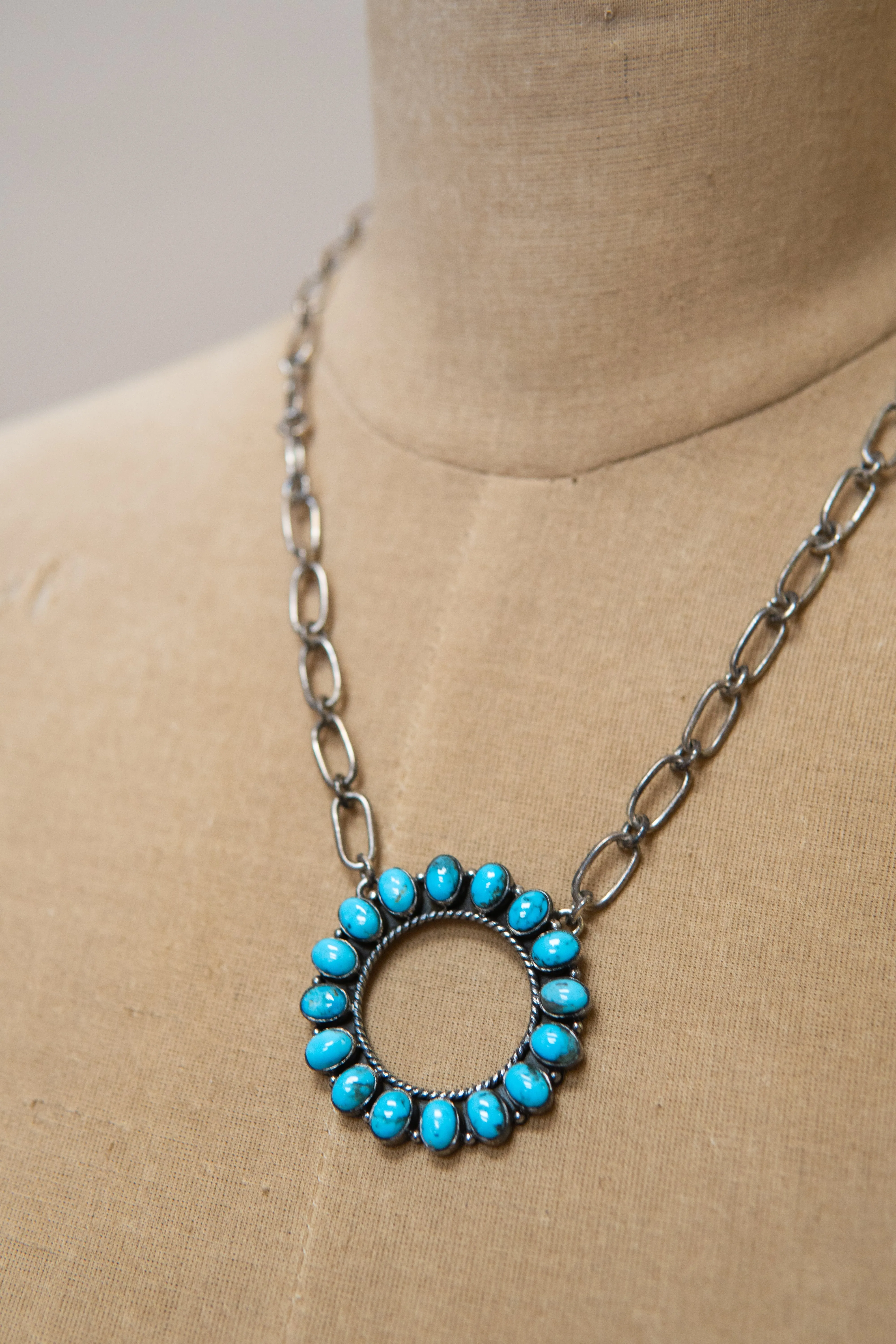 Hada Circle Necklace & Chain