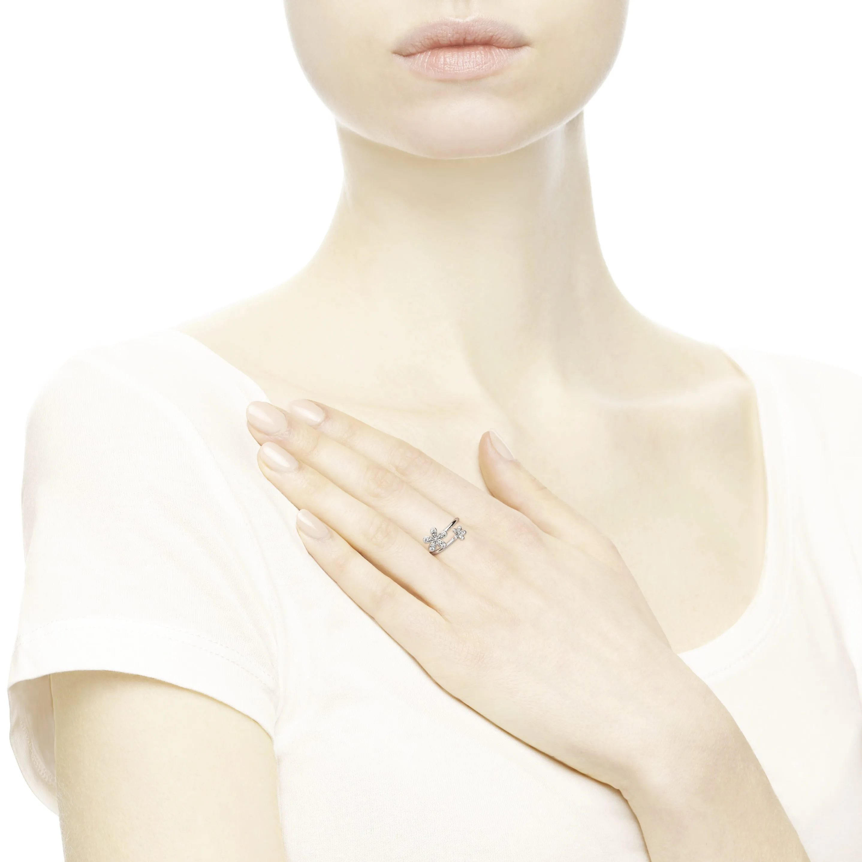 Open daisy silver ring with clear cubic zirconia