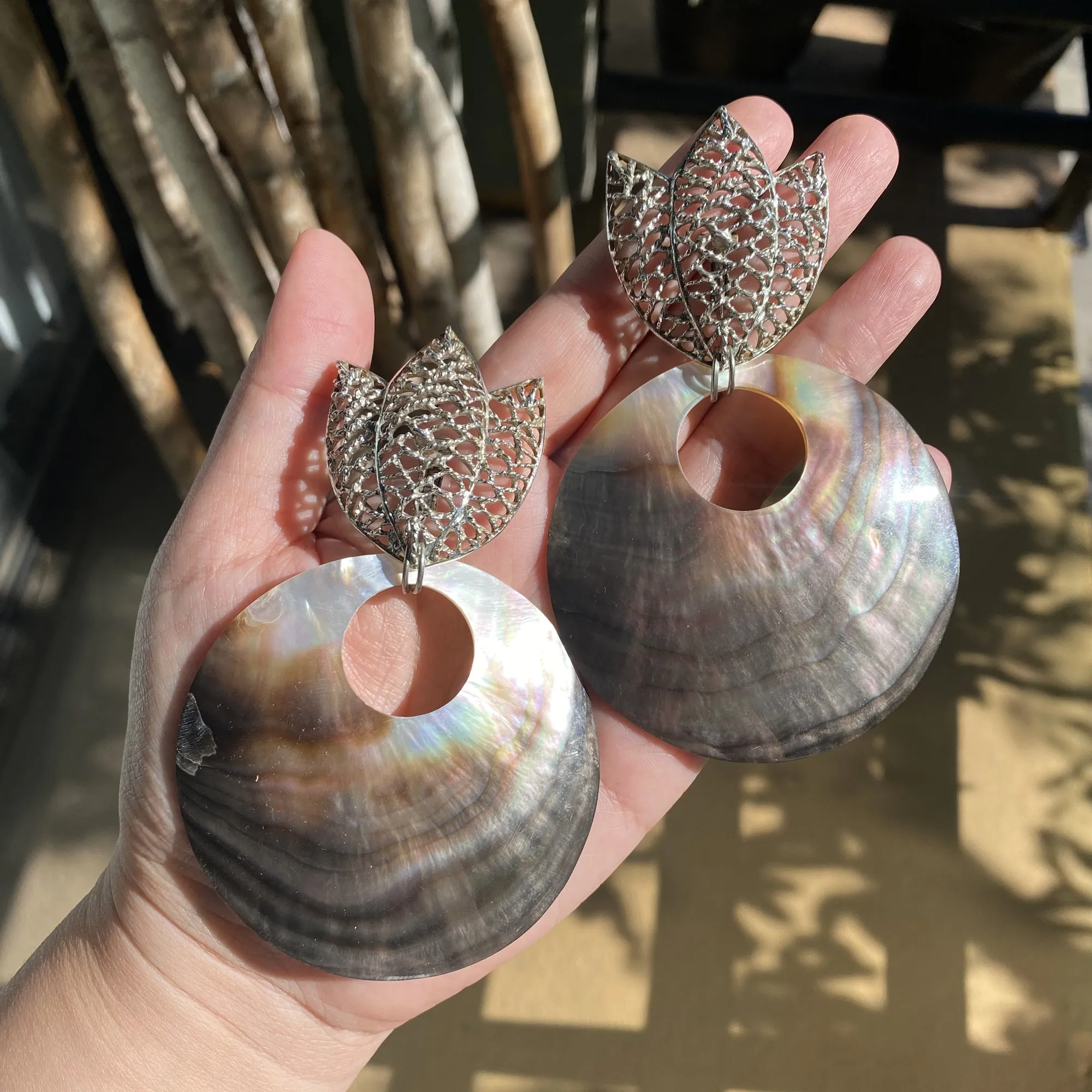 Silver flower shell earrings