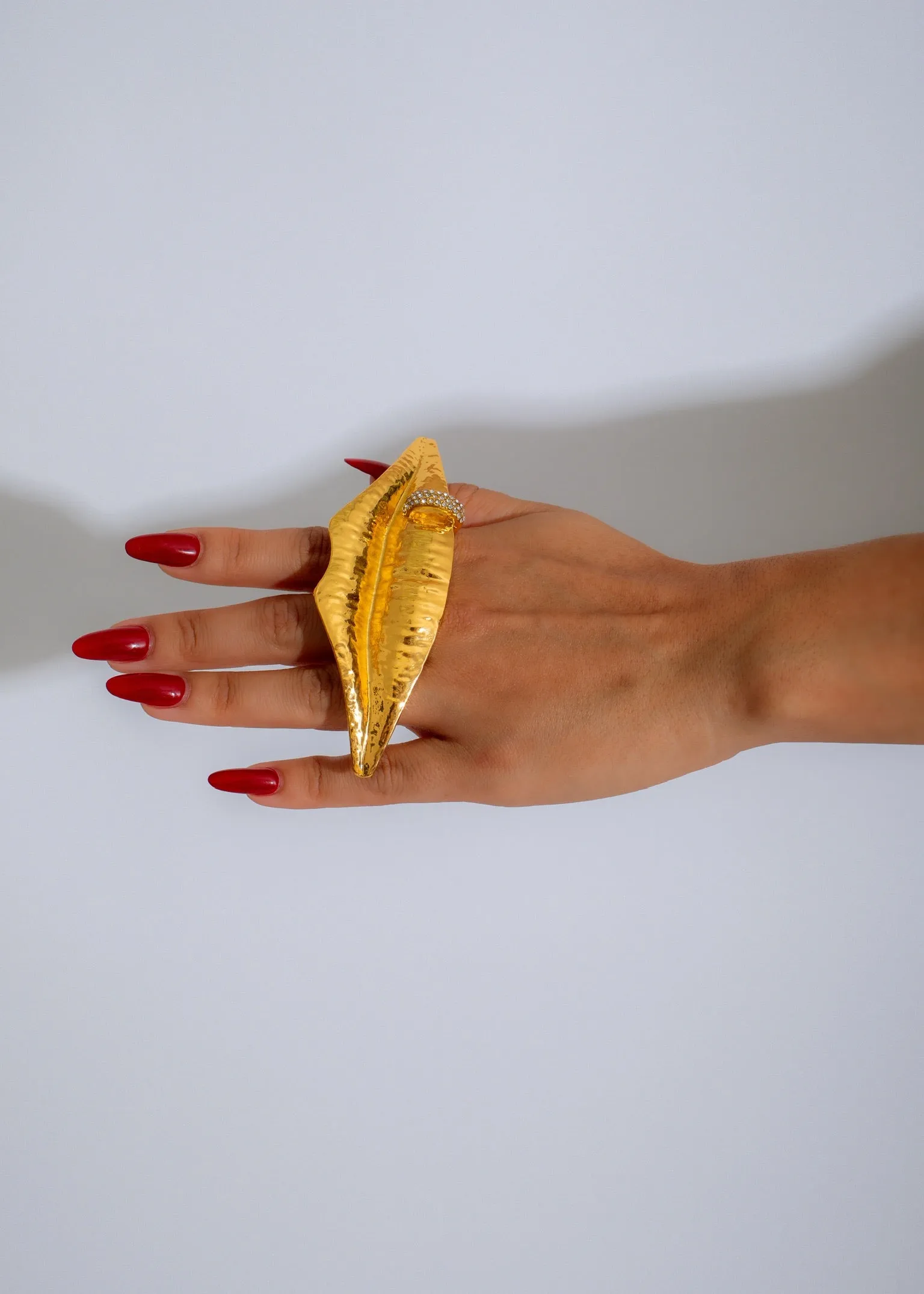 Solaris Lips Statement Ring Gold